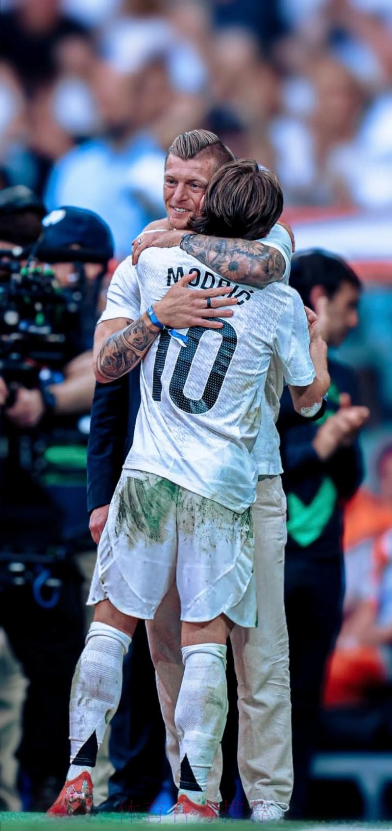 克罗斯吐槽拜仁:欧冠客战都要聚餐 很烦只想回家 克罗斯吐槽拜仁:欧冠客战都要聚餐 很烦只想回家