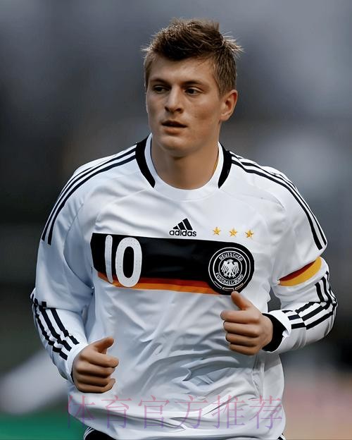 克罗斯吐槽拜仁:欧冠客战都要聚餐 很烦只想回家 克罗斯吐槽拜仁:欧冠客战都要聚餐 很烦只想回家